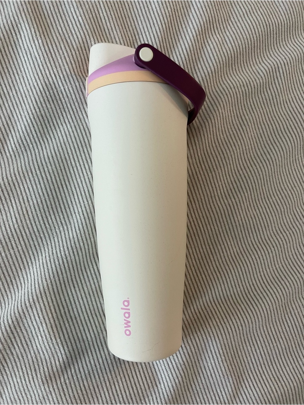 Owala White Insulated Bottle with Purple Accent 40oz